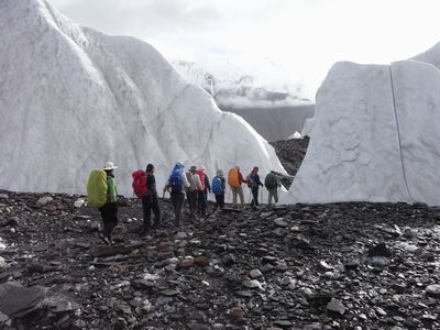 （1277：クリックで拡大します） ○1277は、１週間のつらく苦しいトレッキングが続き、氷河の上を歩く我らのグルー