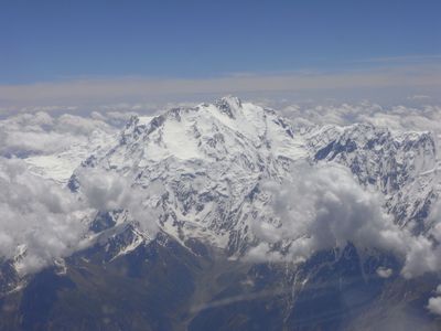 （836：クリックで拡大します） ○836は、飛行機内から見るナンガーパルバット（8000mの山）。初めて見る山に感動。